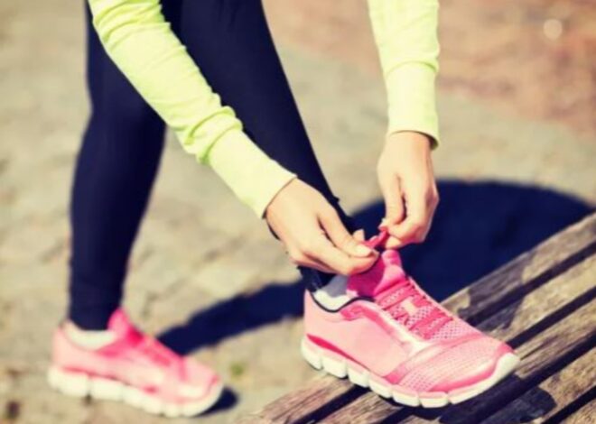 Los efectos negativos de sacarse las zapatillas sin desatarse los cordones
