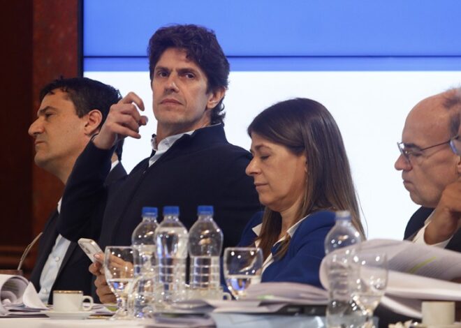Fuerte derrota de Santiago Caputo: Martín Lousteau controlará los gastos de la SIDE