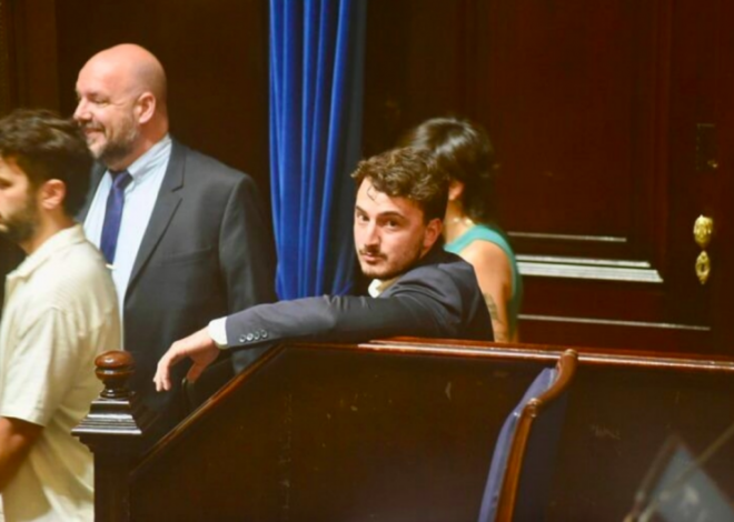 Romo y Bullrich buscan unir los bloques en la provincia para quitarle al PRO la segunda minoría Romo y Bullrich buscan unir los bloques en la provincia para quitarle al PRO la segunda minoría