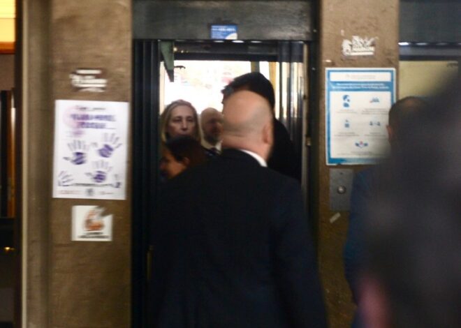 Explota la interna entre Santiago Caputo y Karina, se cruzan mensajes envenenados: "soberbia", "pobre infeliz" Explota la interna entre Santiago Caputo y Karina, se cruzan mensajes envenenados: "soberbia", "pobre infeliz"