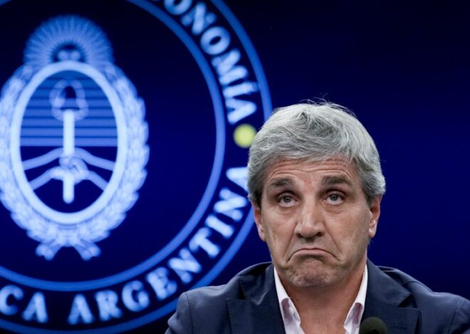 Economía mantuvo el superávit primario en julio pero no pudo evitar el déficit financiero Economía mantuvo el superávit primario en julio pero no pudo evitar el déficit financiero
