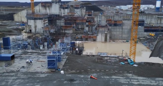 Por el abandono de las obras, se inundó la sala de maquinas de una de las represas de Santa Cruz