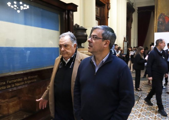 Santiago Caputo vetó a Eduardo Valdés de la bicameral de Inteligencia Santiago Caputo vetó a Eduardo Valdés de la bicameral de Inteligencia