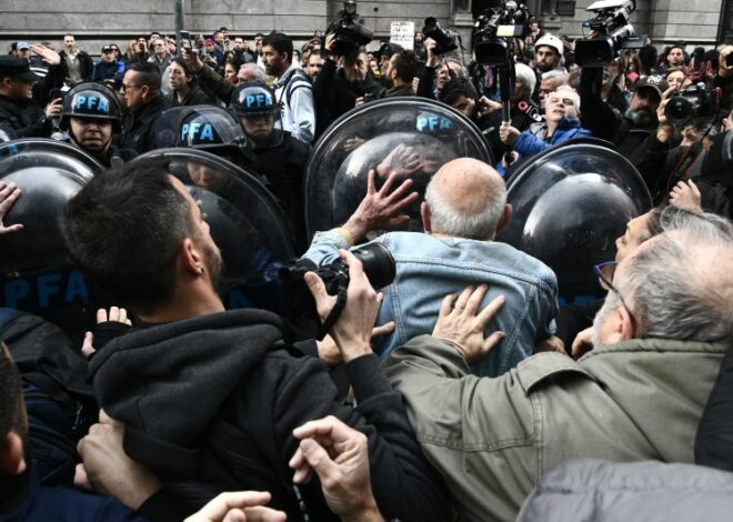 Bullrich mandó a reprimir jubilados que marcharon contra el veto de Milei Bullrich mandó a reprimir jubilados que marcharon contra el veto de Milei