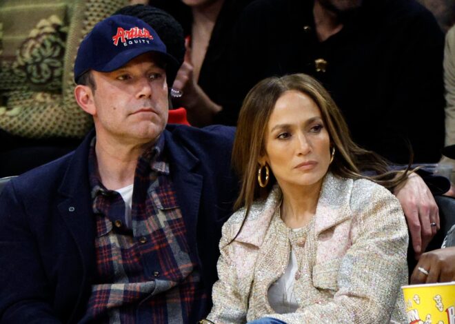 Jennifer Lopez y Ben Affleck se divorcian tras dos años de matrimonio y en su segunda oportunidad juntos Jennifer Lopez y Ben Affleck se divorcian tras dos años de matrimonio y en su segunda oportunidad juntos