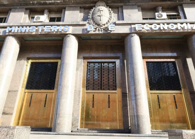 El Gobierno dio otro paso para desindexar la deuda en pesos y logró colocar a tasa fija a un año El Gobierno dio otro paso para desindexar la deuda en pesos y logró colocar a tasa fija a un año