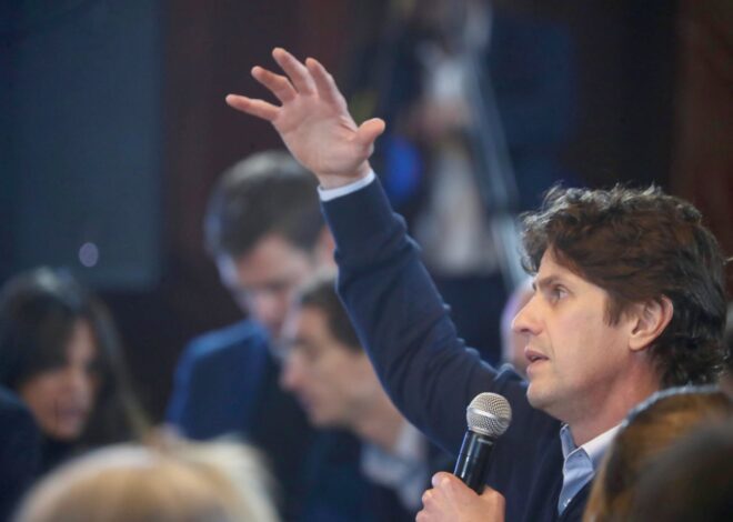 Lousteau habló del aumento a los senadores y de su rol al frente de la Bicameral de Inteligencia Lousteau habló del aumento a los senadores y de su rol al frente de la Bicameral de Inteligencia