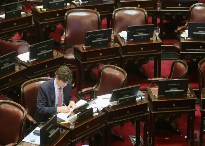 Tensiones, suspicacias y un tercero en discordia en la pelea para presidir la Comisión Bicameral de Inteligencia: Martín Lousteau Tensiones, suspicacias y un tercero en discordia en la pelea para presidir la Comisión Bicameral de Inteligencia: Martín Lousteau