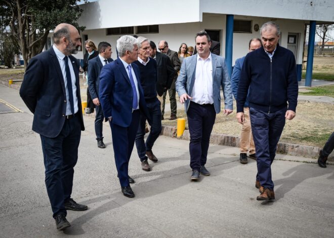 El Gobernador Claudio Poggi visitó la planta de Molinos Fénix Nutrición El Gobernador Claudio Poggi visitó la planta de Molinos Fénix Nutrición
