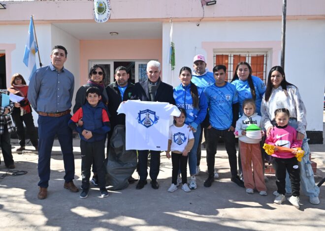El Gobernador entregó equipamiento deportivo al Sporting Beazley