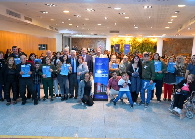 ‘Escriturá Tu Casa’ a toda marcha: Más de 50 familias recibieron los títulos de sus hogares ‘Escriturá Tu Casa’ a toda marcha: Más de 50 familias recibieron los títulos de sus hogares