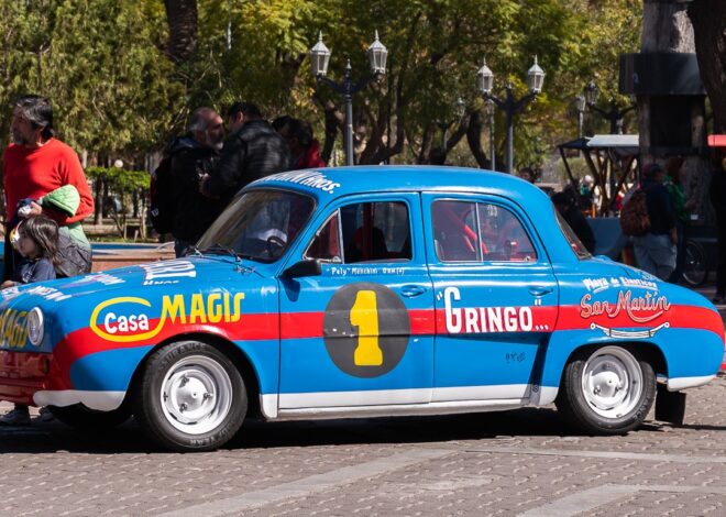 Presentaron en la Plaza Pringles algunos modelos que estarán en el encuentro de autos y motos Presentaron en la Plaza Pringles algunos modelos que estarán en el encuentro de autos y motos