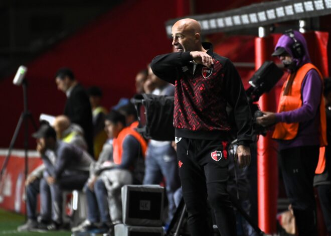 Sebastián Méndez renunció a su cargo como DT de Newell’s tras la derrota sufrida ante Argentinos Juniors Sebastián Méndez renunció a su cargo como DT de Newell’s tras la derrota sufrida ante Argentinos Juniors