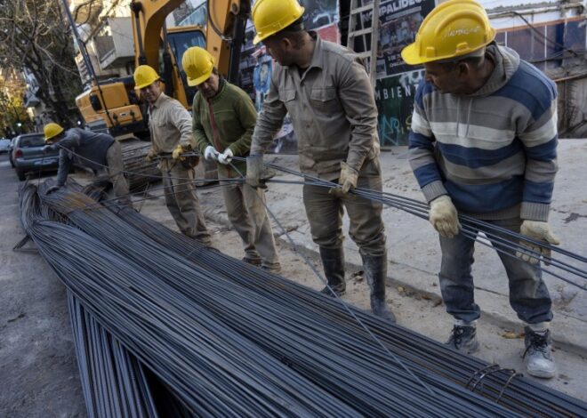 Fuerte rebote de la industria y la construcción alimenta el optimismo del Gobierno Fuerte rebote de la industria y la construcción alimenta el optimismo del Gobierno