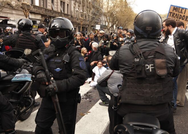 Un video confirma que la policía le tiró gas a la nena de 10 años y deja en ridículo a Bullrich Un video confirma que la policía le tiró gas a la nena de 10 años y deja en ridículo a Bullrich