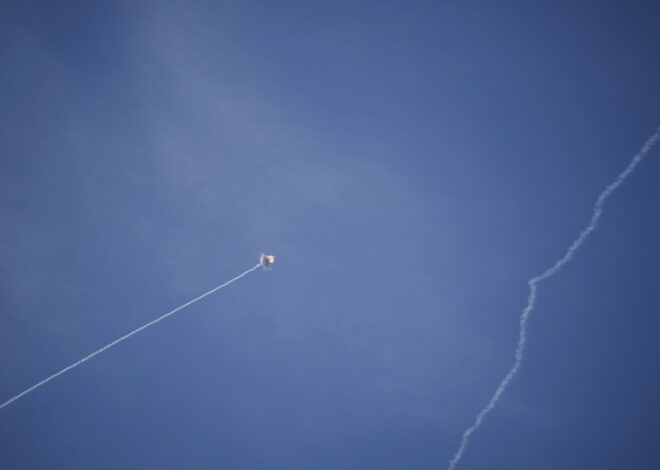 Hezbollah lanza un bombardeo masivo contra Israel tras el ataque con beepers y otros aparatos con explosivos