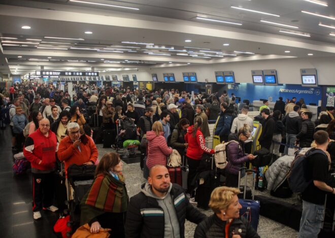 Paro aeronáutico de nueve horas para mañana: de 5 a 14, no saldrán vuelos desde Aeroparque y Ezeiza Paro aeronáutico de nueve horas para mañana: de 5 a 14, no saldrán vuelos desde Aeroparque y Ezeiza