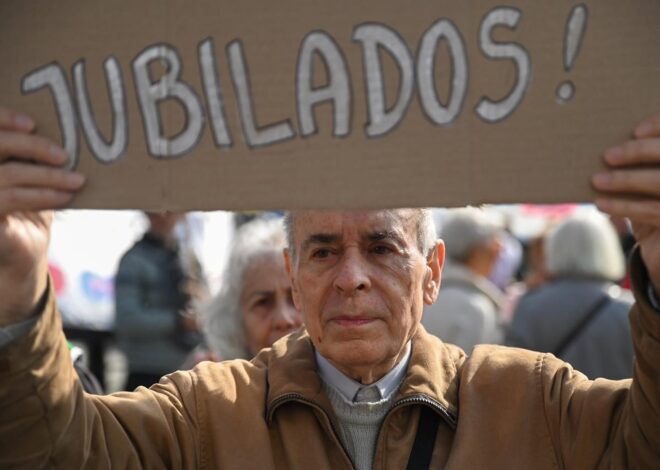 El debate por las jubilaciones: afirman que el 73% de los adultos mayores viven en la pobreza, contra el dato oficial del 17% El debate por las jubilaciones: afirman que el 73% de los adultos mayores viven en la pobreza, contra el dato oficial del 17%