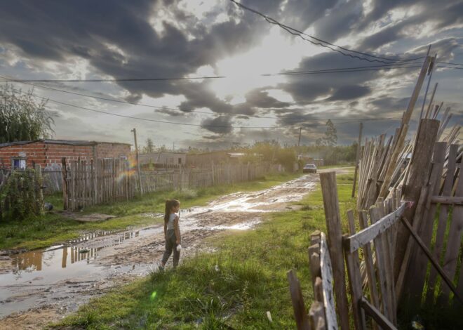 Según la UCA, la pobreza y la indigencia bajaron en el segundo trimestre pero siguen altas