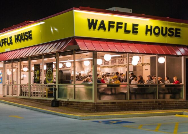 Los cinco platos preferidos de los sureños en el menú de Waffle House