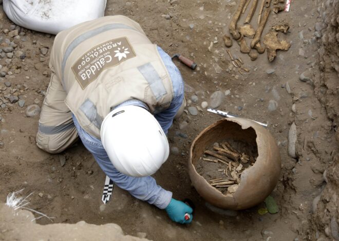 Perú: encontraron restos arqueológicos de un niño y de un adulto de más de 1300 años de antigüedad Perú: encontraron restos arqueológicos de un niño y de un adulto de más de 1300 años de antigüedad