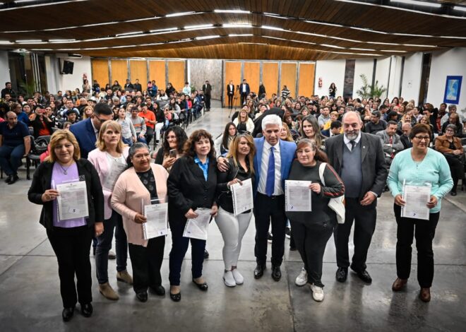 Después de varios años, más de 120 egresados del PIE recibieron sus analíticos