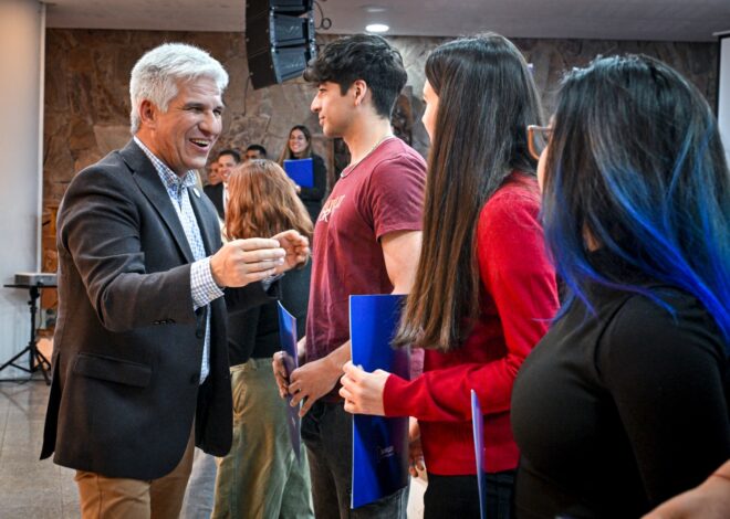 Más de 300 jóvenes se sumaron como beneficiarios de la Beca al Mérito Más de 300 jóvenes se sumaron como beneficiarios de la Beca al Mérito