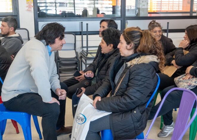 La Secretaría de Discapacidad junto a los vecinos del barrio 1000 Viviendas en Villa Mercedes La Secretaría de Discapacidad junto a los vecinos del barrio 1000 Viviendas en Villa Mercedes
