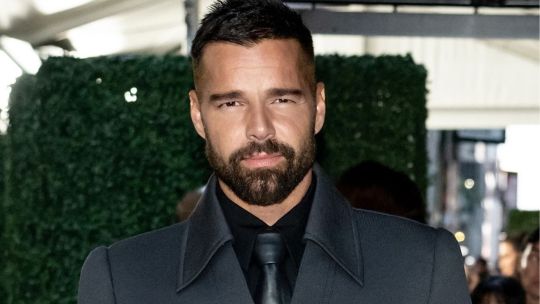 Con corbata de cuero y cartera: el osado look de Ricky Martin para una velada en Nueva York Con corbata de cuero y cartera: el osado look de Ricky Martin para una velada en Nueva York