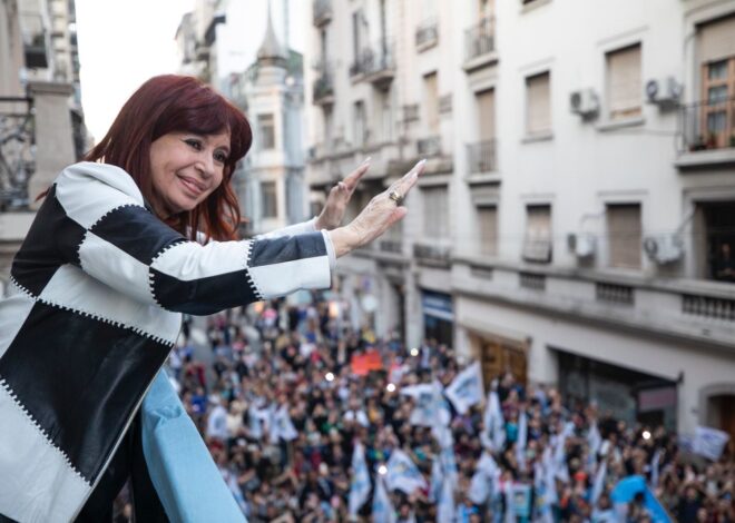 El “operativo clamor” y un apoyo moderado a la candidatura de Cristina Kirchner en el PJ El “operativo clamor” y un apoyo moderado a la candidatura de Cristina Kirchner en el PJ