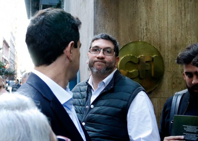 Quintela rechazó un pedido de Olmos para unificar lista con Cristina y ahora le bajan la boleta Quintela rechazó un pedido de Olmos para unificar lista con Cristina y ahora le bajan la boleta