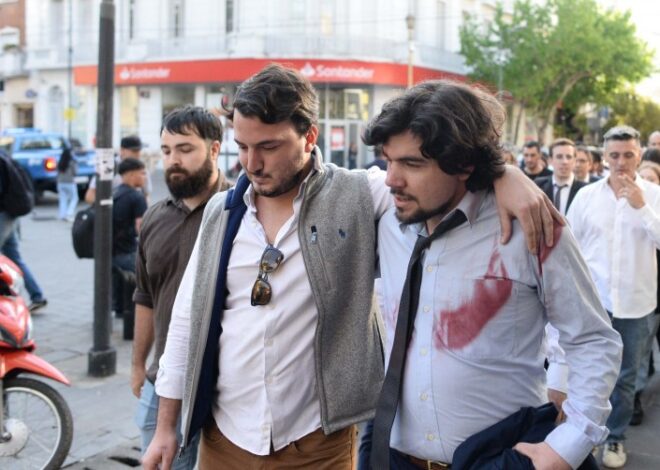 Estudiantes de la Universidad de La Plata echaron a los libertarios "Galleguito" Alvarez y Romo cuando intentaron dar una charla Estudiantes de la Universidad de La Plata echaron a los libertarios "Galleguito" Alvarez y Romo cuando intentaron dar una charla