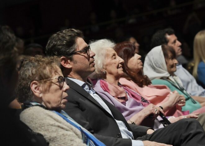 Frío encuentro entre Cristina y Kicillof en un acto de Abuelas de Plaza de Mayo