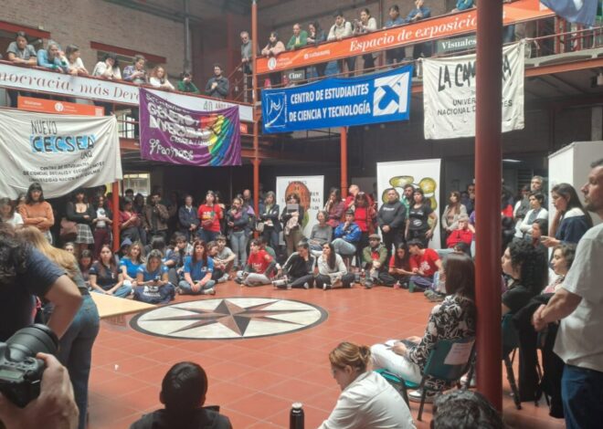 Incidentes entre estudiantes libertarios y de otras agrupaciones en la Universidad de Quilmes: gas pimienta y heridos durante una asamblea Incidentes entre estudiantes libertarios y de otras agrupaciones en la Universidad de Quilmes: gas pimienta y heridos durante una asamblea