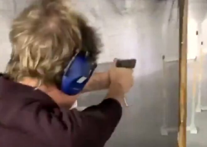Se viralizaron dos videos de Santiago Caputo practicando tiro para defensa personal Se viralizaron dos videos de Santiago Caputo practicando tiro para defensa personal