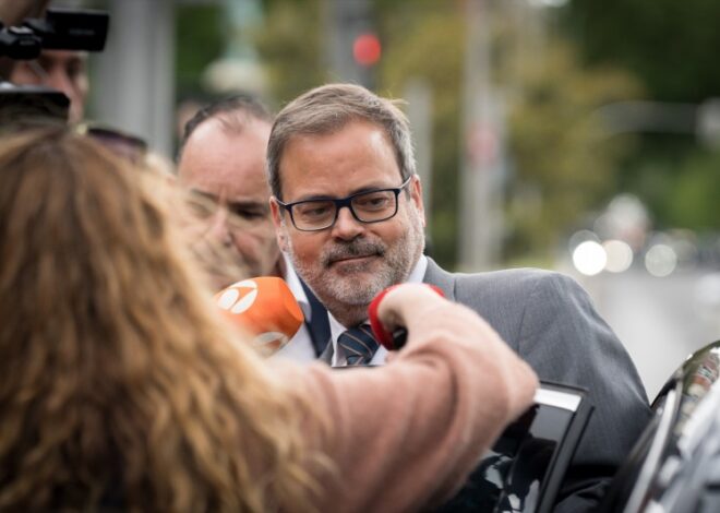 Milei evalúa echar al embajador en España por su cercanía con Mondino Milei evalúa echar al embajador en España por su cercanía con Mondino