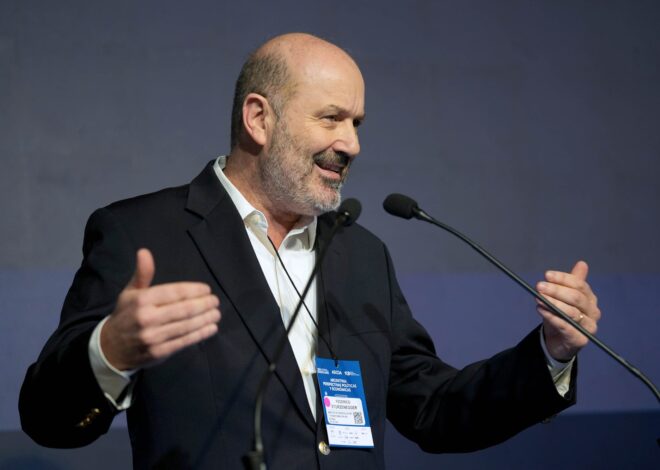 Sturzenegger explicó las claves de la resolución que desregula el servicio de rampas en aeropuertos