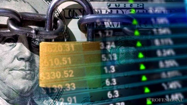 El dólar blue vuelve a subir, mientras expertos insisten en levantar el cepo "cuanto antes"