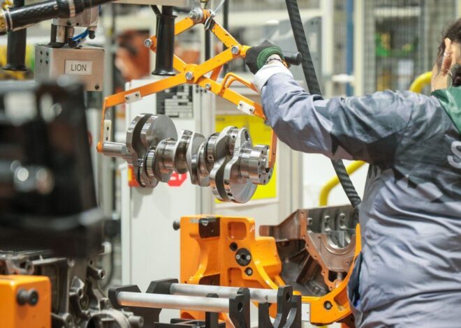 La industria cayó un 2% anual en octubre y acumuló en 2024 una contracción de 11,6%