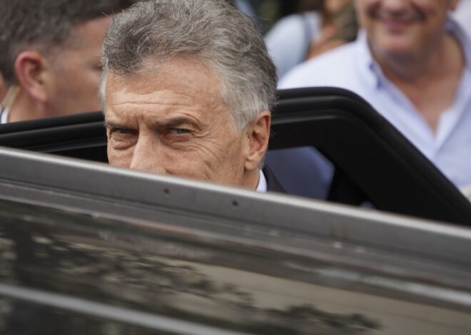 Rebelión en las bases del PRO contra Macri por entregarse a Milei: "No es Churchill, es Chamberlain" Rebelión en las bases del PRO contra Macri por entregarse a Milei: "No es Churchill, es Chamberlain"
