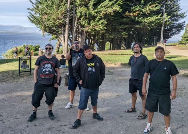 Flema echó al guitarrista porque se hizo libertario y ya no es punk 🤣🤣 Flema echó al guitarrista porque se hizo libertario y ya no es punk