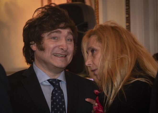 Milei desbordado porque Karina le rompió la relación con Macri y se le escapa el dólar Milei desbordado porque Karina le rompió la relación con Macri y se le escapa el dólar