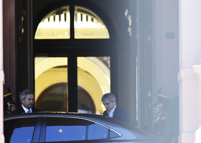 El gobierno no logra frenar la corrida y el BCRA quemó otros USD 100 millones El gobierno no logra frenar la corrida y el BCRA quemó otros USD 100 millones