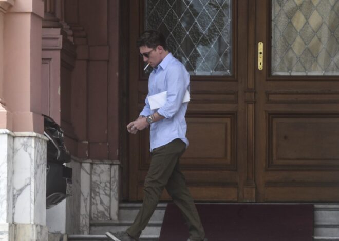 Santiago Caputo gastó 100 mil millones en publicidad de YPF y se termina el relato libertario de cero pauta oficial Santiago Caputo gastó 100 mil millones en publicidad de YPF y se termina el relato libertario de cero pauta oficial