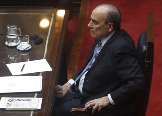Francos defendió el decreto del FMI y se acercó a la línea roja de desconocer el Congreso