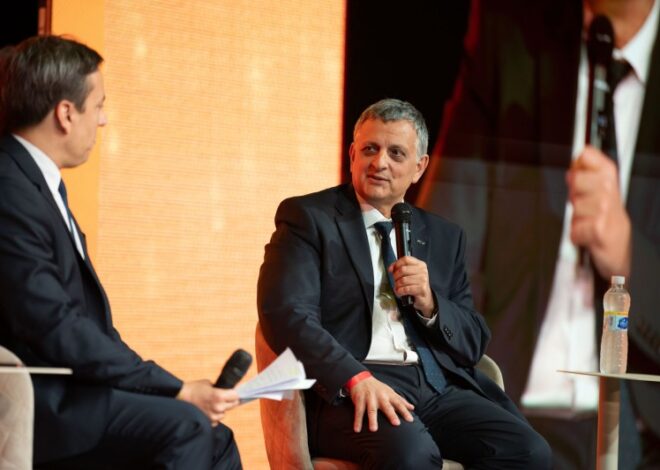 YPF gastó más de 11 millones de dólares en los sueldos de once directores YPF gastó más de 11 millones de dólares en los sueldos de once directores