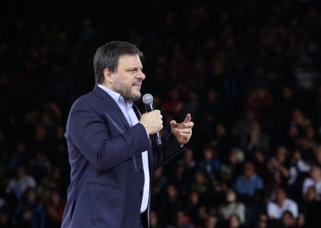Leandro Santoro anunció que será candidato a legislador porteño en un frente llamado “Es ahora Buenos Aires” Leandro Santoro anunció que será candidato a legislador porteño en un frente llamado “Es ahora Buenos Aires”