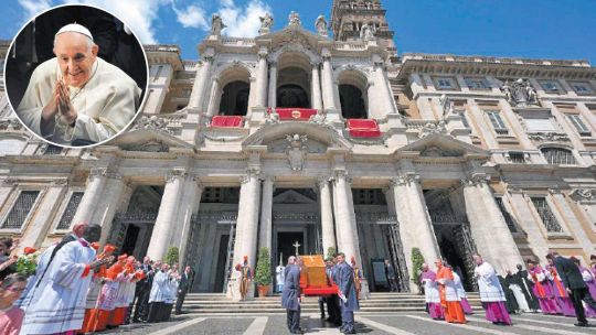 La alta política y la monarquía comparten platea para seguir el funeral de Francisco La alta política y la monarquía comparten platea para seguir el funeral de Francisco