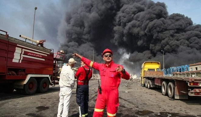 Caos en Irán: una enorme explosión en el puerto de Shahid Rajaee mató a 25 personas e hirió a otras 800