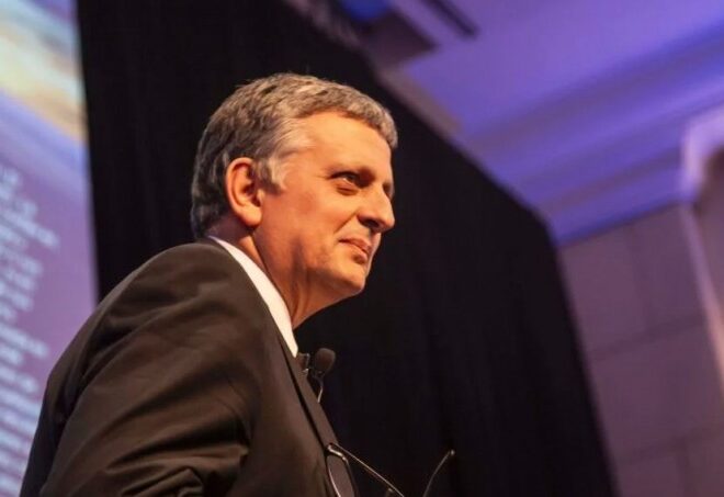 YPF anunció que bajará un 4 por ciento el precio de la nafta